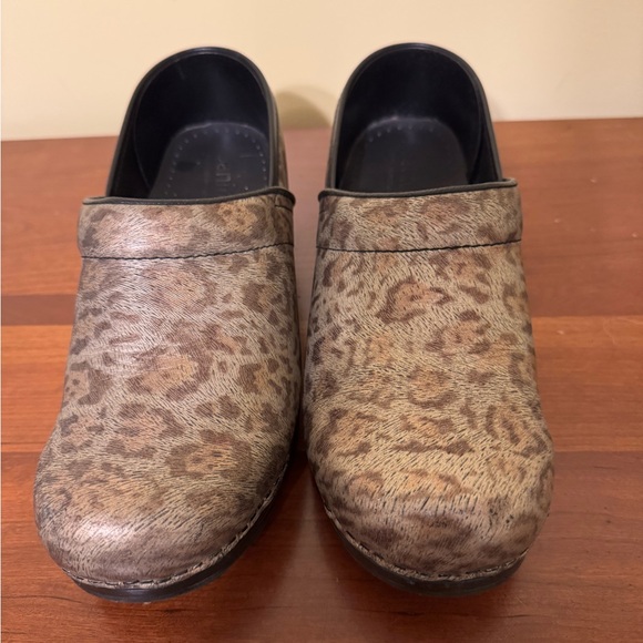 Sanita Clogs Shoes Size 38 EU, US 7/7.5,  Women Leopard Cheetah Comfort EUC - Picture 2 of 7